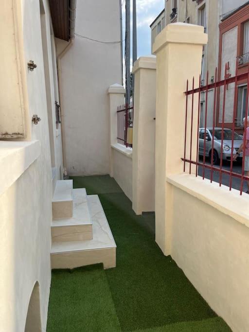 La Maison Rayofam, A 30 Min De Paris, A 5 Min Du Stade De France Saint-Denis-en-Margeride Exterior foto